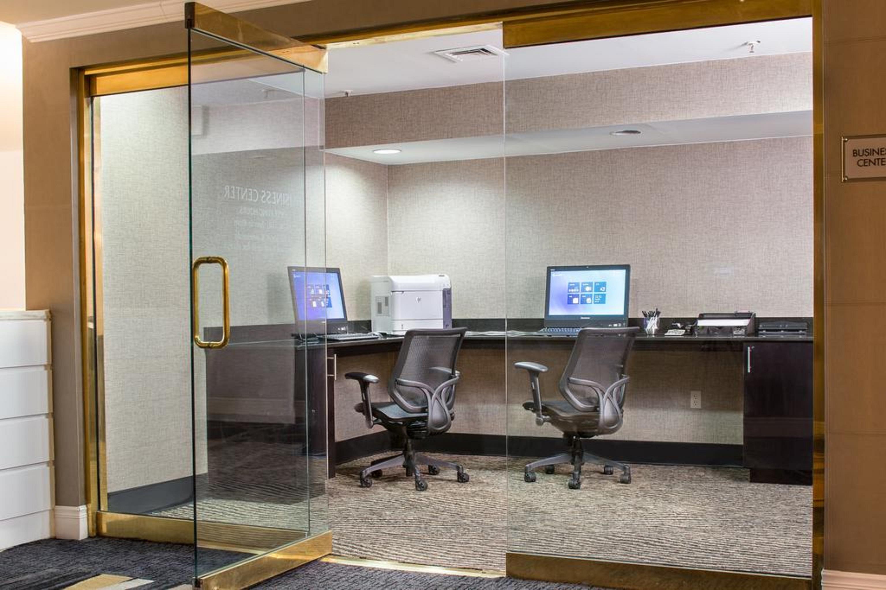Hotel Doubletree By Hilton New York-laguardia 3*